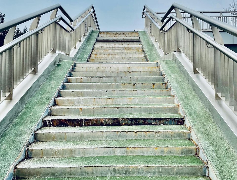 A low angle shot of stairs with handrails, photo by Shuaizhi Tian