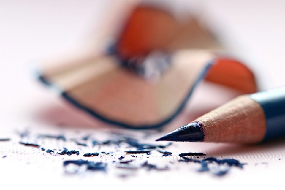 Photo with selective focus of a blue colored pencil with a very sharp point, photo by Hayley Maxwell